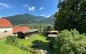 Pferdegut Schloss Treffen Apartments